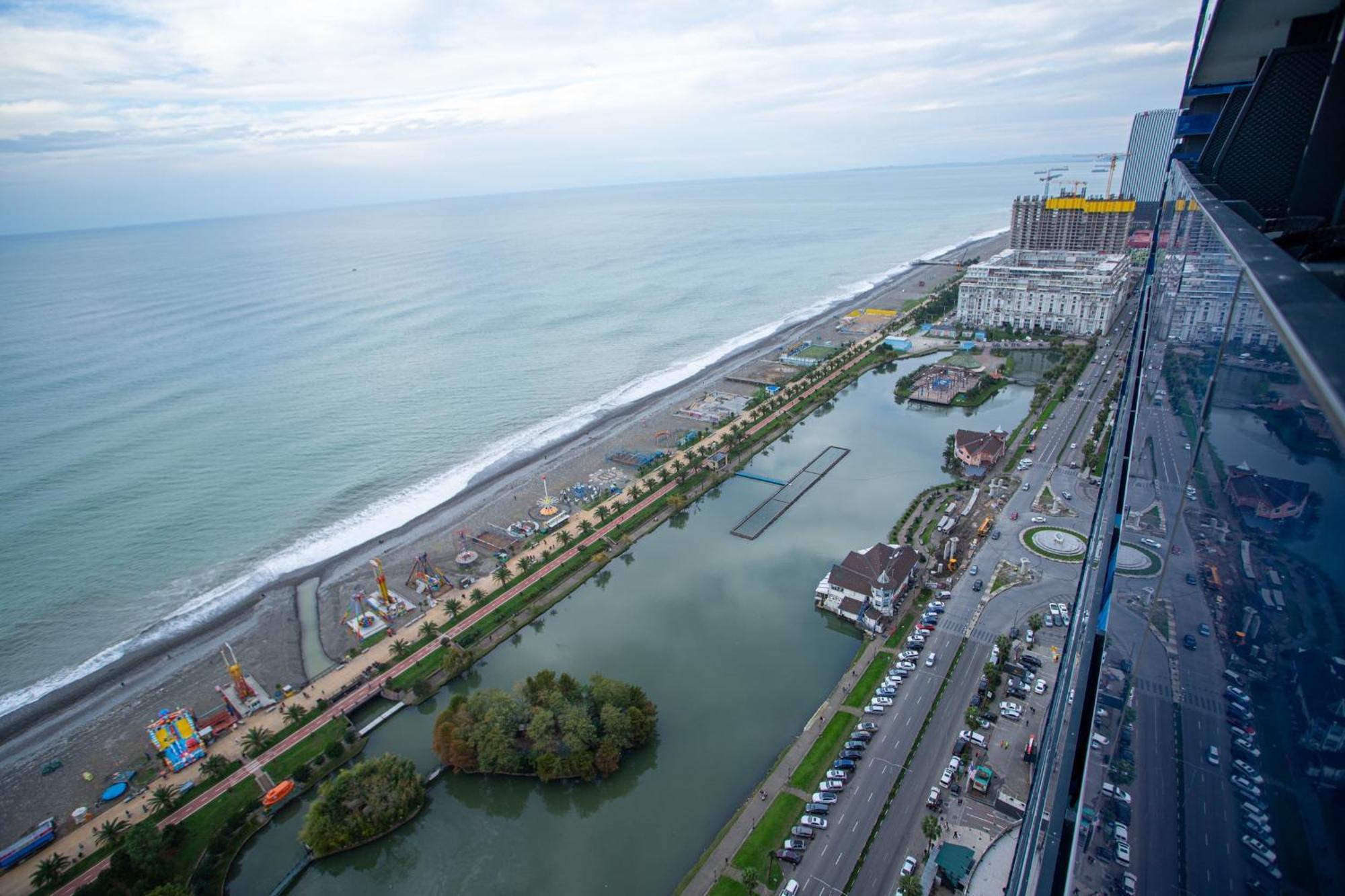 Orbi City D Block Batumi Exteriör bild