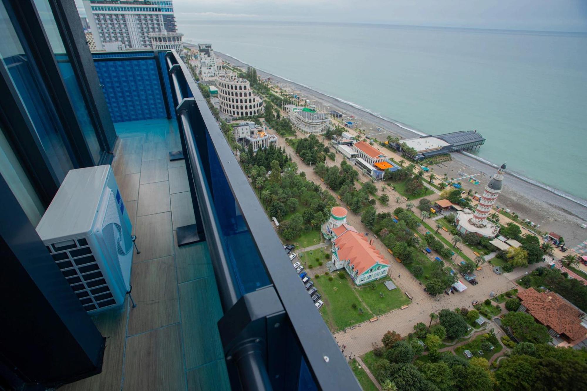 Orbi City D Block Batumi Exteriör bild